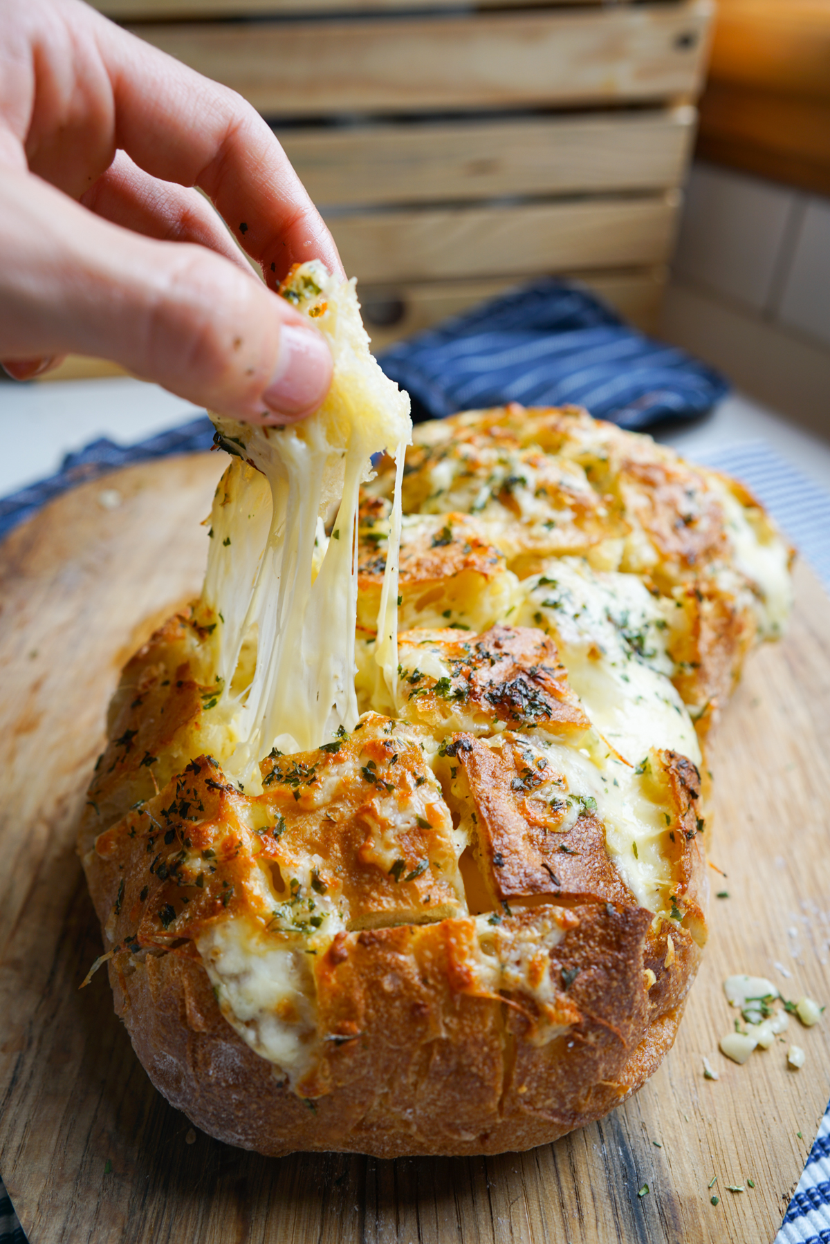 Рецепт запекания хлеба. Фаршированный хлеб. Хлеб с сыром. Фаршированный хлеб в духовке. Печеный хлеб.